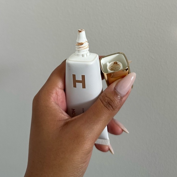 Hourglass Veil Hydrating Skin Tint Foundation - Picture 3 of 3